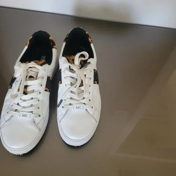 Michael Kors woman 7.5  sneakers - Picture 3 of 14